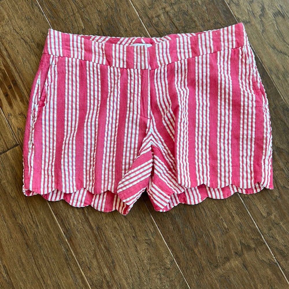 Shorts with scalloped hem
